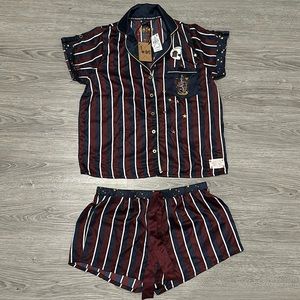 Harry Potter Gryffindor Satin Pajama T-Shirt/Shorts Set, Women’s Size Small